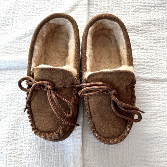 Bear paw moccasin slippers - Picture 1 of 8
